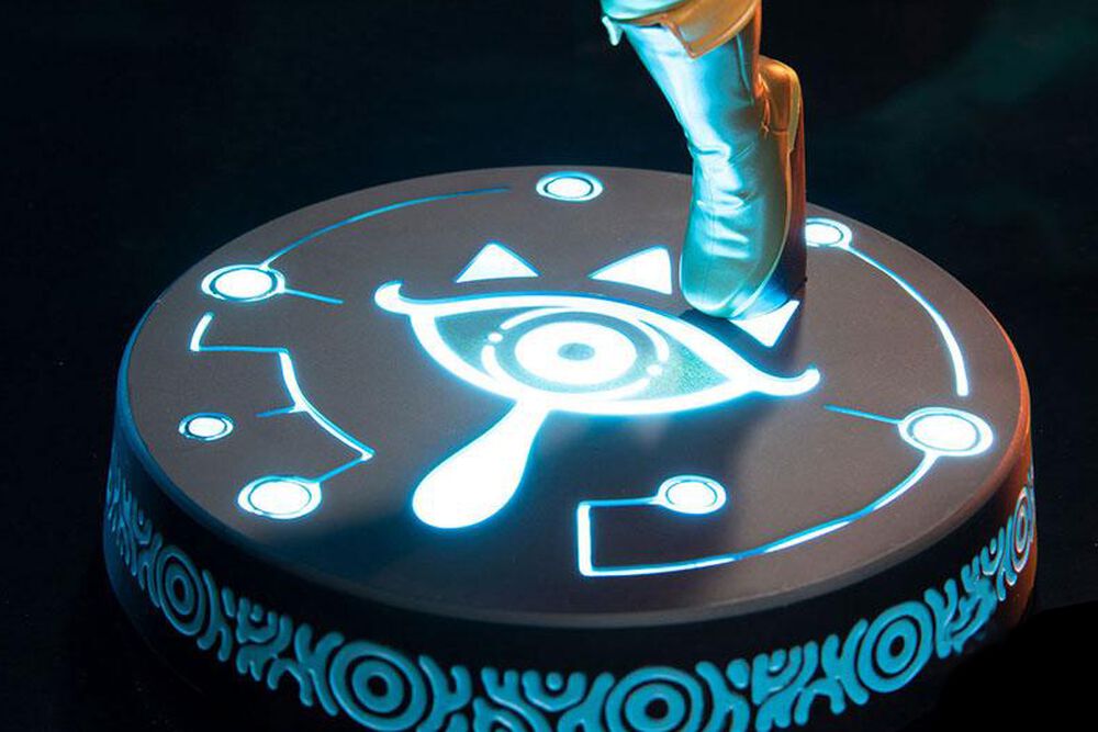 First 4 Figures - Legend Of Zelda BOTW: Light-Up Link Statue (Collectors Edition)