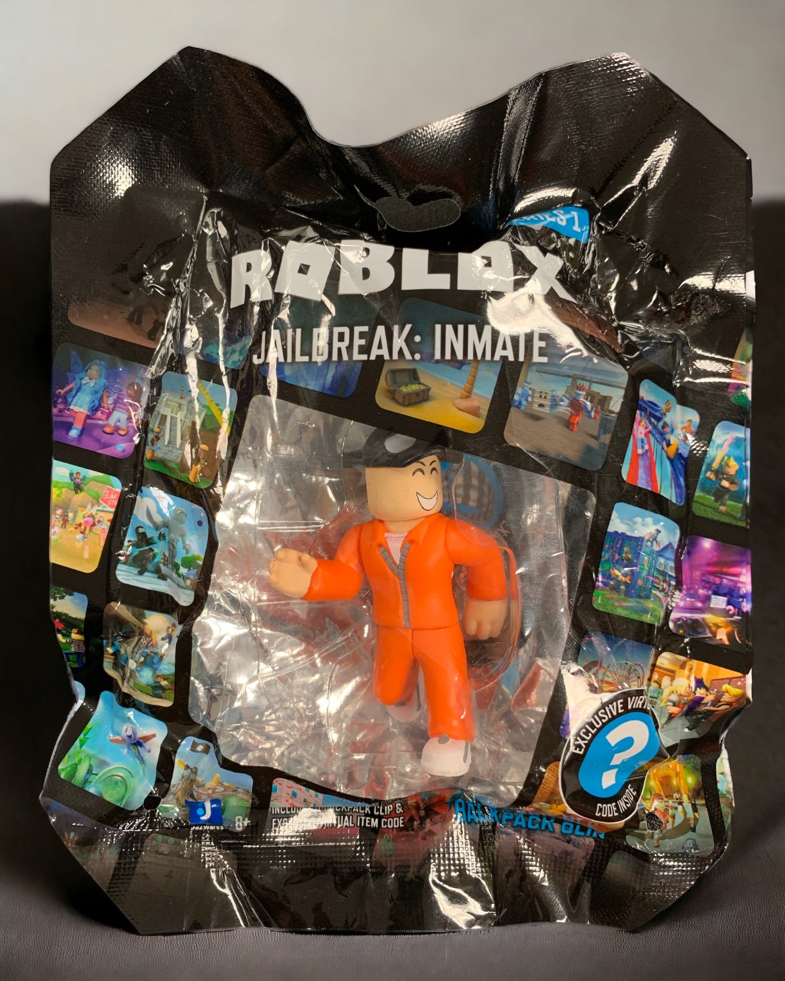 Roblox Series 1 Backpack Hangers - Jail Break : Inmate - Includes mystery virtual item